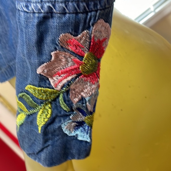 NWT  Chelsea & Theodore top - Picture 7 of 12